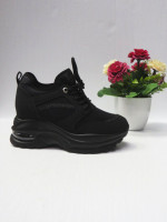 Buty sportowe damskie
